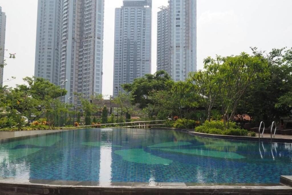 1 Bedroom Apartment Near Central Park Mall Джакарта Экстерьер фото